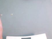 苗条长发美女褪去连衣裙全裸自摸淫液氾滥小炮机快速抽插骚穴自慰