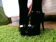 名模小姐姐黑衣女仆装玩的太诱惑真想狠狠的插她