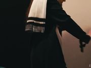 尿急男借厕所被痴女姐妹盯上下药上了床