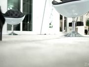 美足少妇张开紧绷的屁眼让跳动的大鸡巴钻进来