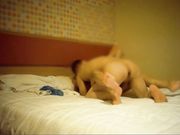 平时在单位一本正经的美女会计和单位领导酒店偷情被偷拍