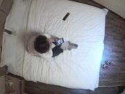 钟点炮房拍眼镜女同事约炮帅哥开房带了不少套套来赴约啊