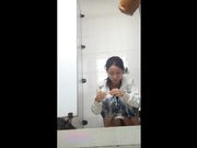 马戏团公厕经典偷拍 各色女性尿尿环肥燕瘦形态各异