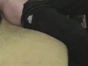 胸挺大的小妖在KTV里当着众人的面给直男口交撸管射胸上