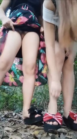 淫荡白嫩骚主播狐妖协姐妹与礼物榜首狼粉户外树林里野战