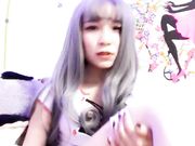 灰色假发妹子情趣白丝沙发上玻璃黄瓜按摩器自慰呻吟诱惑