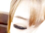 漂亮美女邀请网友一起玩妹子太瘦小被爆操后又用道具狠插