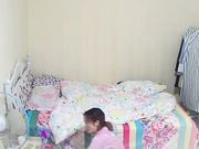 偷拍独居美少妇又大又白的奶子快把胸罩撑爆了好想摸一摸