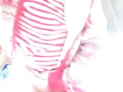 野外凉亭花了一百多块玩了个4P猛壮士轮操三女