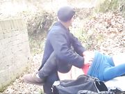 小树林老大爷嫖野鸡大妈双手按着大白奶子没怎么搞就射了