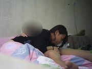 趁老公不在家把情夫领家里偷情饥渴难耐衣服都不脱就开搞