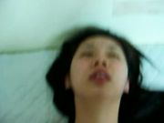 约大学漂亮女友来家里过夜，屁股特会扭，特别会搞怪