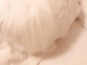 骚浪的母狗来自人妻的3P，很刺激露脸伺候两根几把，非常主动被两猛男轮草