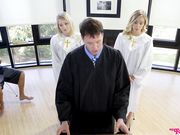 剧情好片 父亲组织儿女们一起练习合唱 没想到却成了孩子们性爱的场合