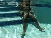 水下做爱 白富美水池大战黑吊 最后胜利属于谁？