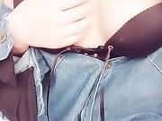 最新宅男福利微博红人极品嫩妹麻酥酥呦黑丝play牛仔服配黑丝超级诱人大乳头都搞硬了