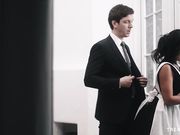 在自己的大床上调教女佣