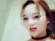 卡哇伊小妹子 在KTV和炮友啪啪大秀 先在卫生间里口交 后入啪啪