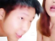 身材苗条的漂亮妹子和小男友在家里啪啪大秀