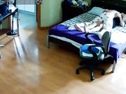 破解网络摄像头偷拍小伙晨运完回家和正在床上睡觉的媳妇来一炮