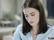 女神丰满肉肉白丝套装一看就硬的不行想操冲动了 真极品尤物啊