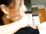 颜值气质很不错的白领美女下班背着男友和公司业务经理酒店偷情