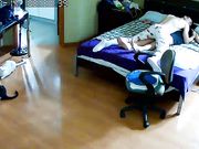 偷拍小伙晨运完回家和正在床上睡觉的媳妇来一炮