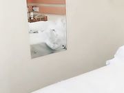 身材苗条的妹子 穿着连体丝袜露出两个奶子 和炮友在床上啪啪大秀