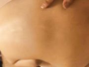 妹子和网友吃宵夜被酒里放春药带到酒店开房听呻吟爽到不得了