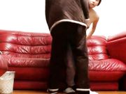 寂寞难耐与弟弟勾搭成奸脱光沙发上激情大战