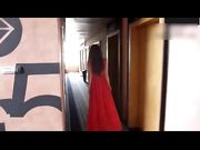 喜欢舔这个红裙少妇的美脚