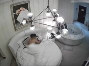 周末休息大学生情侣校外开房外表清纯眼镜妹很有江湖经验与男友探讨说这屋子里真的没有监控嘛那个是啥对白清晰