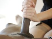 妹子颜值很适合逼毛修饰大长腿好身材吞吐大屌看的太刺激冲动了