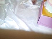 开房为高颜值女友庆祝生日，还特意准备了个蛋糕