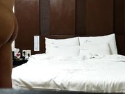 女友打扮的漂漂亮亮的接受亲爱的凶猛啪啪