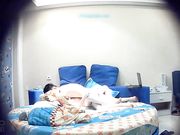 美女主动出击坐在上面操！