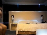 一起3P轮操丰满漂亮的模特小美女