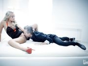 Keep Your Heels On 穿着高跟鞋做爱的淫妇