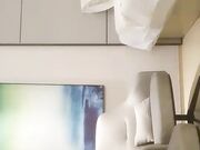 今晚约个白衣高质量外围妹子，蹲着口交上位骑乘抽插边操边摸奶