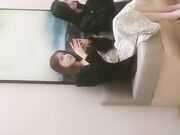 跟两个妹子一起玩双飞，边口交边摸奶骑乘操完一个再换另一个