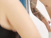 约了个少妇酒店啪啪，穿上情趣装黑丝拨开丁字裤后入爆菊