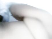 喜欢舔弄鸡巴享受小哥的舔逼服务，主动上位呻吟表情很骚