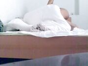 从被窝里拉出来干老婆，骚到骨子里