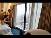 和极品身材的可爱小女友 落地窗前