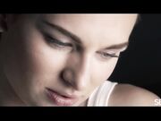 纹身猛男享受性感女模精油催情按摩肉棒雄起主动骑乘喘息声呻吟声非常诱人