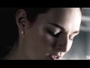 纹身猛男享受性感女模精油催情按摩肉棒雄起主动骑乘喘息声呻吟声非常诱人