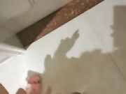 风骚的大奶少妇玩3P，让两个男人一起吃奶子好骚