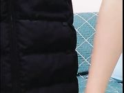 剧情演绎外表清纯可爱美女下班回家天气很冷钥匙忘带暂时到邻居单男家休息聊天挑逗客厅沙发上打炮对白精彩