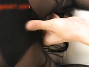 微信约啪学院派妹子性感黑丝美腿轻轻一弄就出水经验不多安全套都能戴反呻吟好听