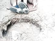 黑丝淫荡主播户外勾引了一个炮友怕怕 环境不好照样干的很爽